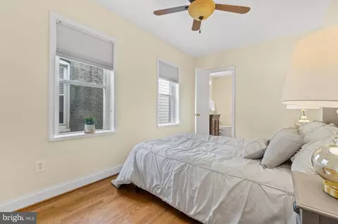 Bedroom - 128 Fort Ave, Baltimore, MD 21230 photo 4 of 5