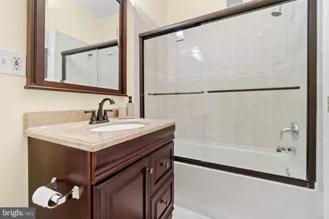 Bath - 128 Fort Ave, Baltimore, MD 21230 photo 3 of 6