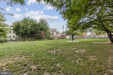 Exterior - 318 E Lafayette Ave E, Baltimore, MD 21202 photo 5 of 6
