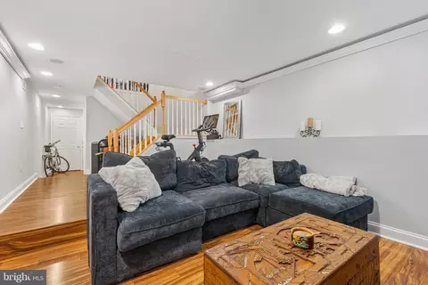 Entry Way - 318 E Lafayette Ave E, Baltimore, MD 21202 photo 5 of 8