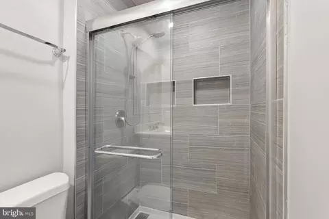 Bath - 1632 Ruxton Ave, Baltimore, MD 21216 photo 2 of 4