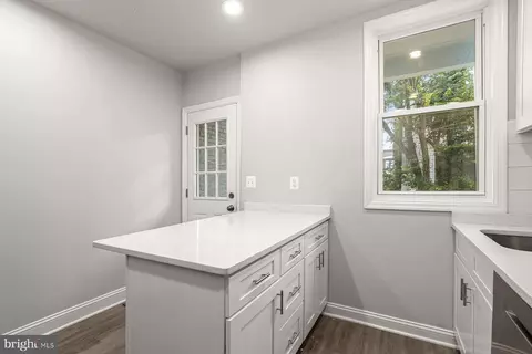 Entry Way - 1632 Ruxton Ave, Baltimore, MD 21216 photo 4 of 6