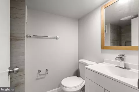 Bath - 1632 Ruxton Ave, Baltimore, MD 21216 photo 3 of 4