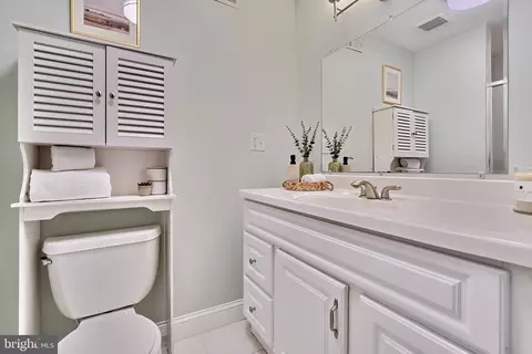 Bath - 940 S Clinton St, Baltimore, MD 21224 photo 3 of 7