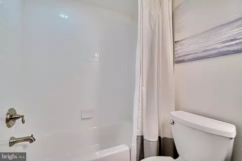 Bath - 940 S Clinton St, Baltimore, MD 21224 photo 6 of 7