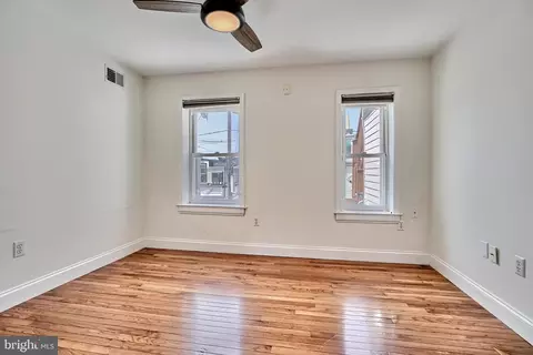 Bedroom - 940 S Clinton St, Baltimore, MD 21224 photo 3 of 4