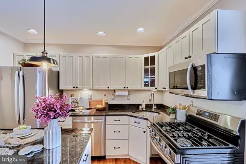 Kitchen - 940 S Clinton St, Baltimore, MD 21224 photo 4 of 5