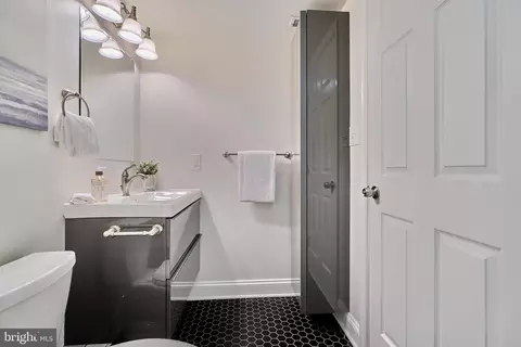Bath - 940 S Clinton St, Baltimore, MD 21224 photo 7 of 7