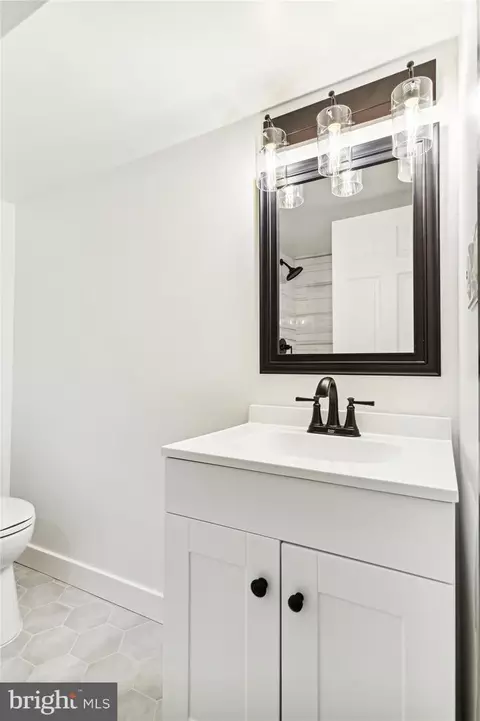 Bath - 3853 Shannon Dr, Baltimore, MD 21213 photo 3 of 3