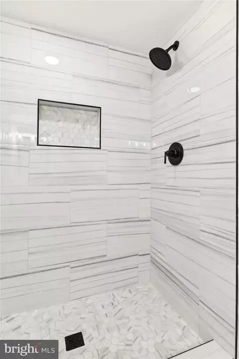 Bath - 3853 Shannon Dr, Baltimore, MD 21213 photo 2 of 3
