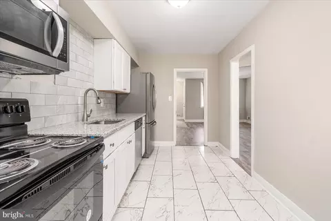 3954 Oakford Ave, Baltimore, MD 21215 photo 8