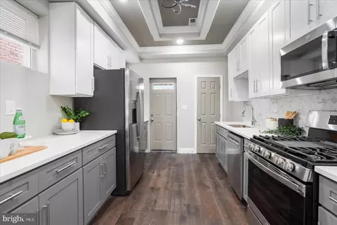 Entry Way - 848 Whitmore Ave, Baltimore, MD 21216 photo 6 of 15