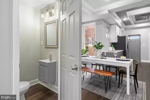 Entry Way - 848 Whitmore Ave, Baltimore, MD 21216 photo 2 of 15