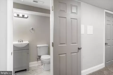 Entry Way - 848 Whitmore Ave, Baltimore, MD 21216 photo 10 of 15