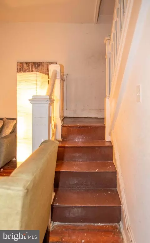 Entry Way - 529 E 41st St, Baltimore, MD 21218 photo 3 of 8