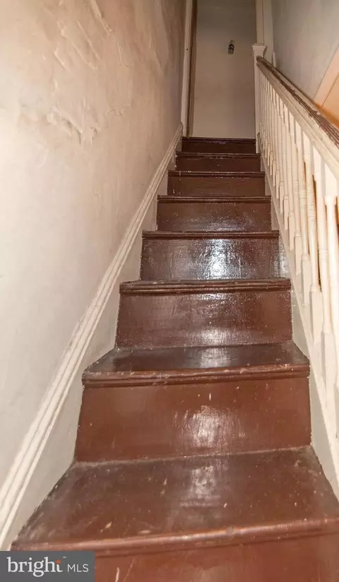 Entry Way - 529 E 41st St, Baltimore, MD 21218 photo 4 of 8