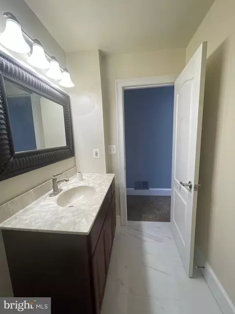 Bath - 1720 Harlem Ave, Baltimore, MD 21217 photo 6 of 8