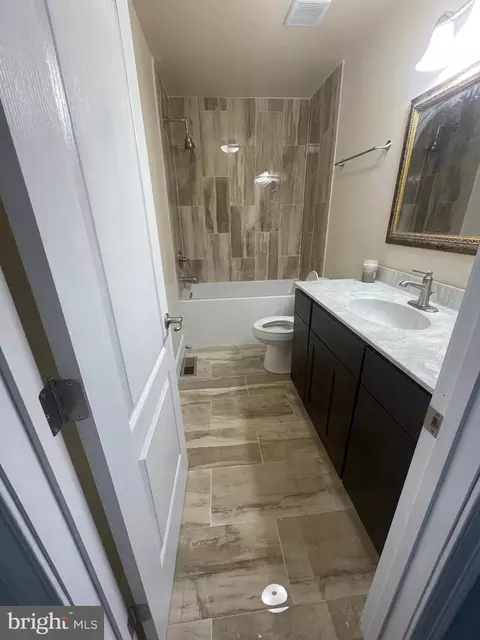 Bath - 1720 Harlem Ave, Baltimore, MD 21217 photo 1 of 8