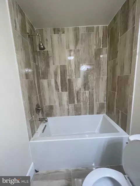 Bath - 1720 Harlem Ave, Baltimore, MD 21217 photo 4 of 8