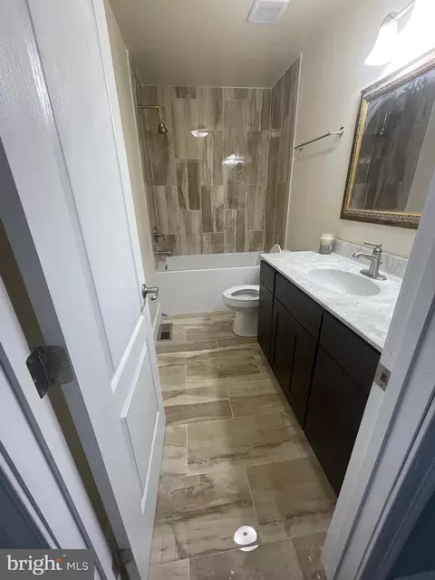 Bath - 1720 Harlem Ave, Baltimore, MD 21217 photo 2 of 8