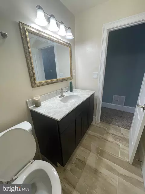Bath - 1720 Harlem Ave, Baltimore, MD 21217 photo 3 of 8