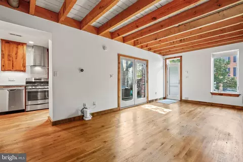 Living - 711 William St, Baltimore, MD 21230 photo 3 of 6