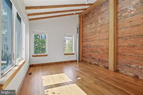 Living - 711 William St, Baltimore, MD 21230 photo 6 of 6