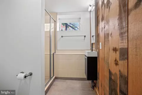 Bath - 711 William St, Baltimore, MD 21230 photo 2 of 4