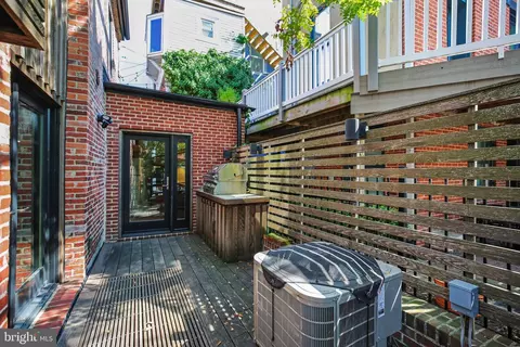 Exterior - 711 William St, Baltimore, MD 21230 photo 6 of 7