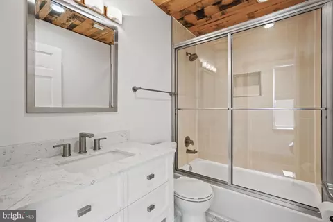 Bath - 711 William St, Baltimore, MD 21230 photo 3 of 4