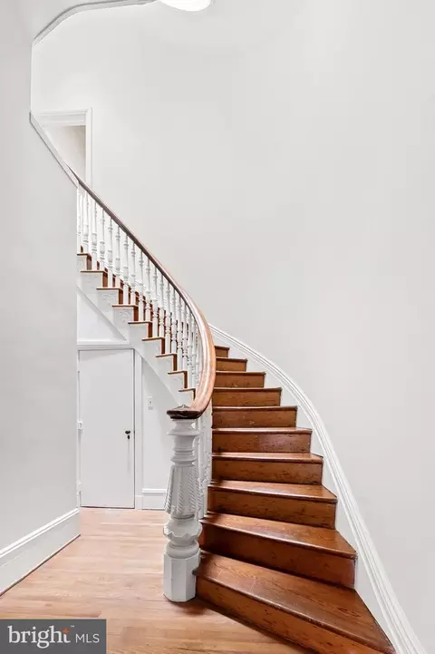 Entry Way - 207 W Lanvale St, Baltimore, MD 21217 photo 3 of 9