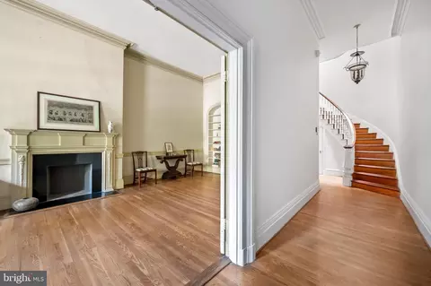 Entry Way - 207 W Lanvale St, Baltimore, MD 21217 photo 2 of 9