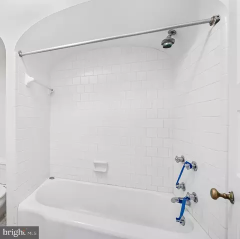 Bath - 207 W Lanvale St, Baltimore, MD 21217 photo 2 of 4