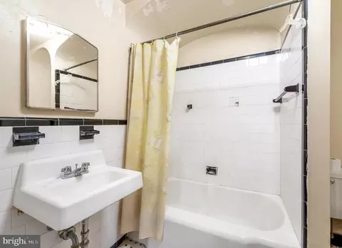 Bath - 207 W Lanvale St, Baltimore, MD 21217 photo 4 of 4
