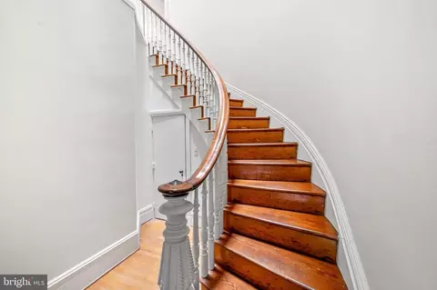 Entry Way - 207 W Lanvale St, Baltimore, MD 21217 photo 4 of 9