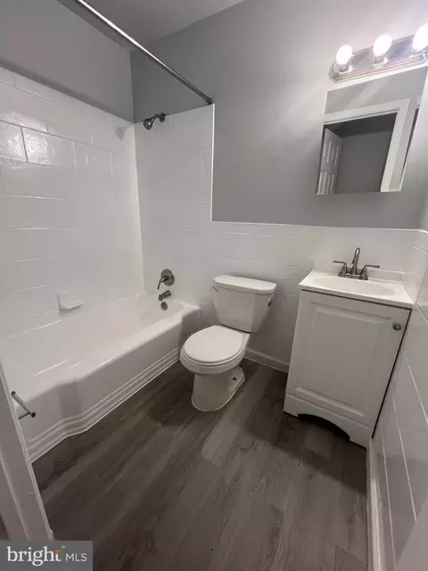 Bath - 1109 Meridene Dr, Baltimore, MD 21239 photo 1 of 2