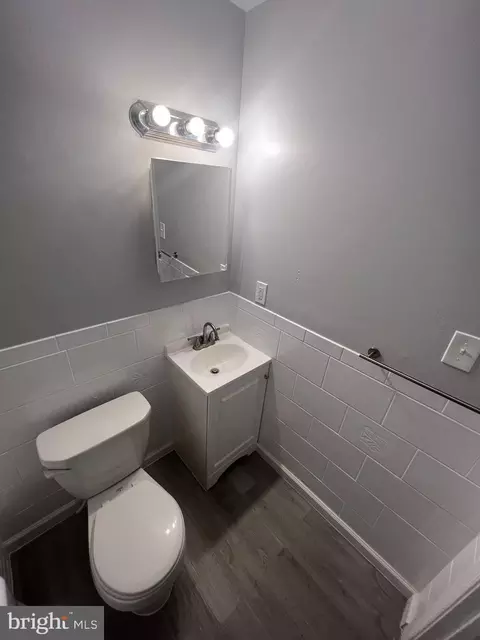Bath - 1109 Meridene Dr, Baltimore, MD 21239 photo 2 of 2
