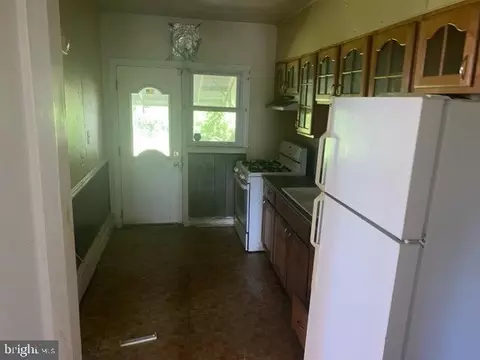 Entry Way - 1212 E Belvedere Ave, Baltimore, MD 21239 photo 4 of 7