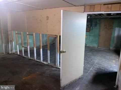 Entry Way - 1212 E Belvedere Ave, Baltimore, MD 21239 photo 1 of 7