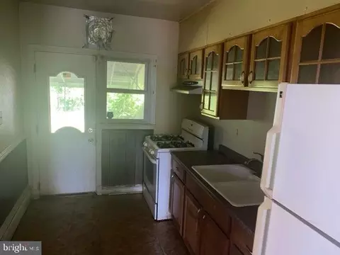 Entry Way - 1212 E Belvedere Ave, Baltimore, MD 21239 photo 3 of 7