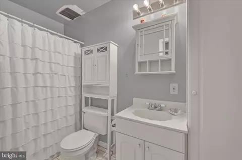Bath - 17 12 S Castle St, Baltimore, MD 21231 photo 1 of 2
