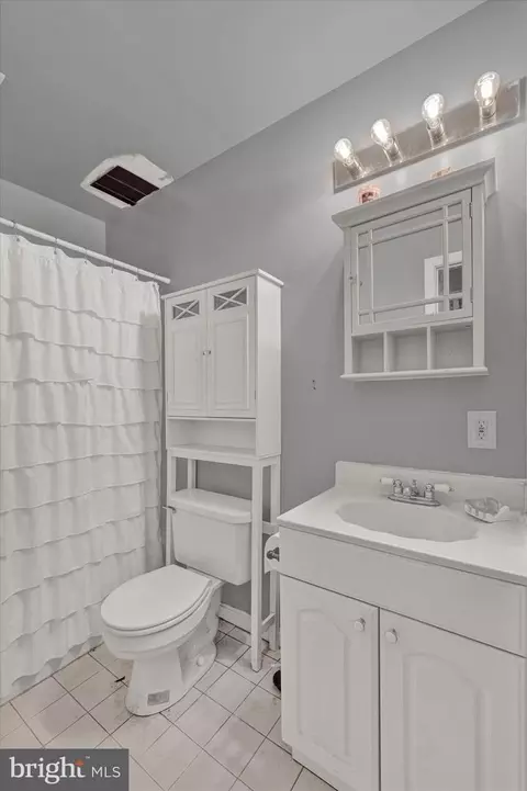 Bath - 17 12 S Castle St, Baltimore, MD 21231 photo 2 of 2