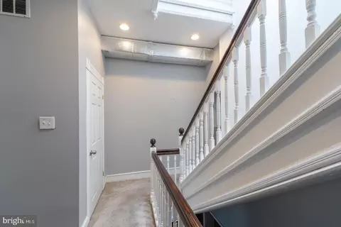 Entry Way - 2009 Mcculloh St, Baltimore, MD 21217 photo 3 of 3