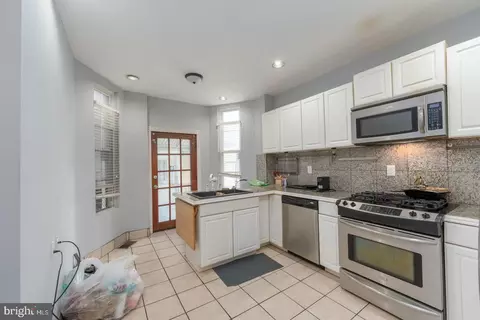 Entry Way - 2009 Mcculloh St, Baltimore, MD 21217 photo 1 of 3