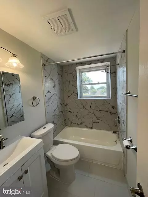 Bath - 2914 Rayshire Rd, Baltimore, MD 21230 photo 4 of 4