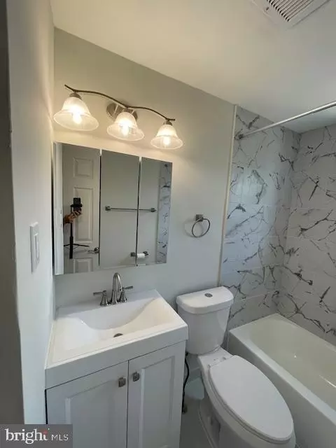 Bath - 2914 Rayshire Rd, Baltimore, MD 21230 photo 3 of 4