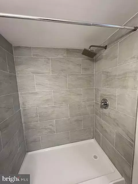 Bath - 2914 Rayshire Rd, Baltimore, MD 21230 photo 2 of 4
