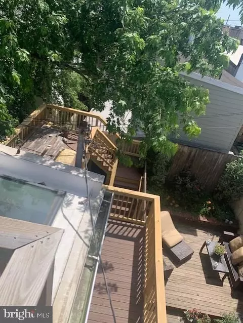Exterior - 611 S Wolfe St S, Baltimore, MD 21231 photo 3 of 8