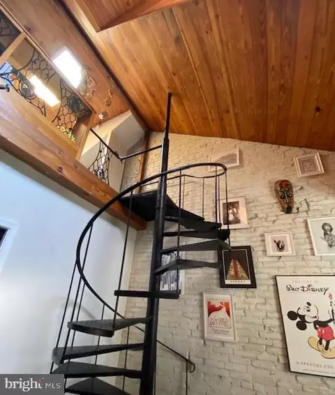 Entry Way - 611 S Wolfe St S, Baltimore, MD 21231 photo 9 of 13