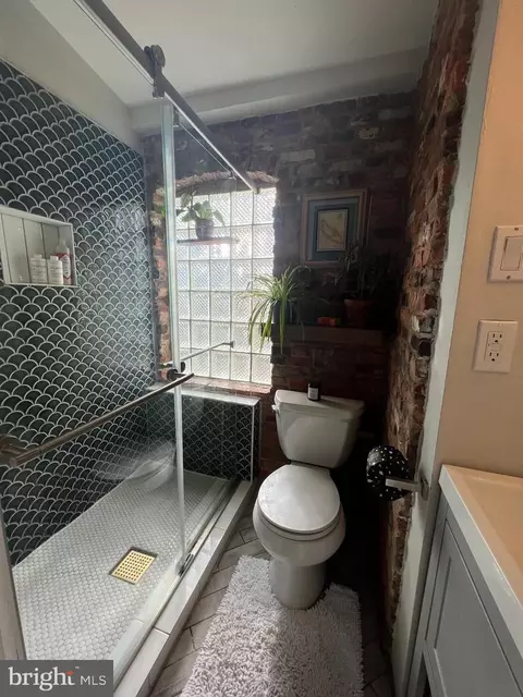 Bath - 611 S Wolfe St S, Baltimore, MD 21231 photo 4 of 6